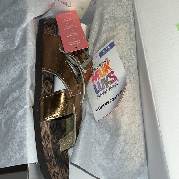 NWT Muk Luks Bronze Geometric Shayna Terra Turf Suede Sandals Woman’s Size 6 - Picture 2 of 7